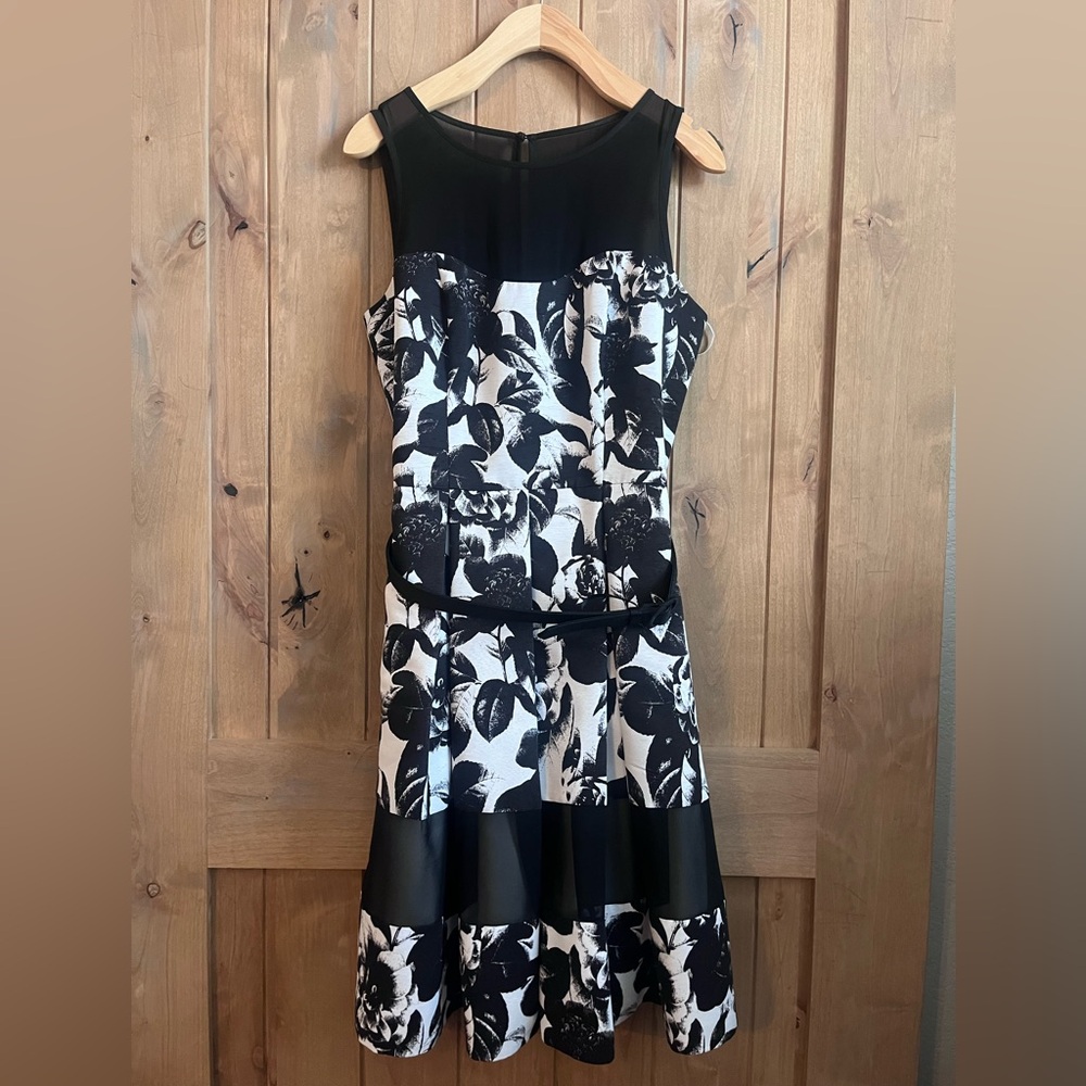 White House Black Market Black & White Floral Fit-and-Flare Midi Dress - size 4